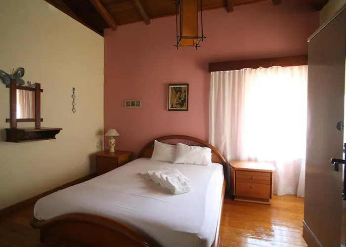 Traditional House On Rock 阿菲托斯