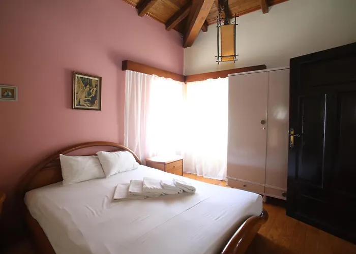 Traditional House On Rock *