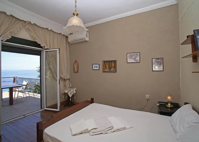 Traditional House On Rock * אפיטוס